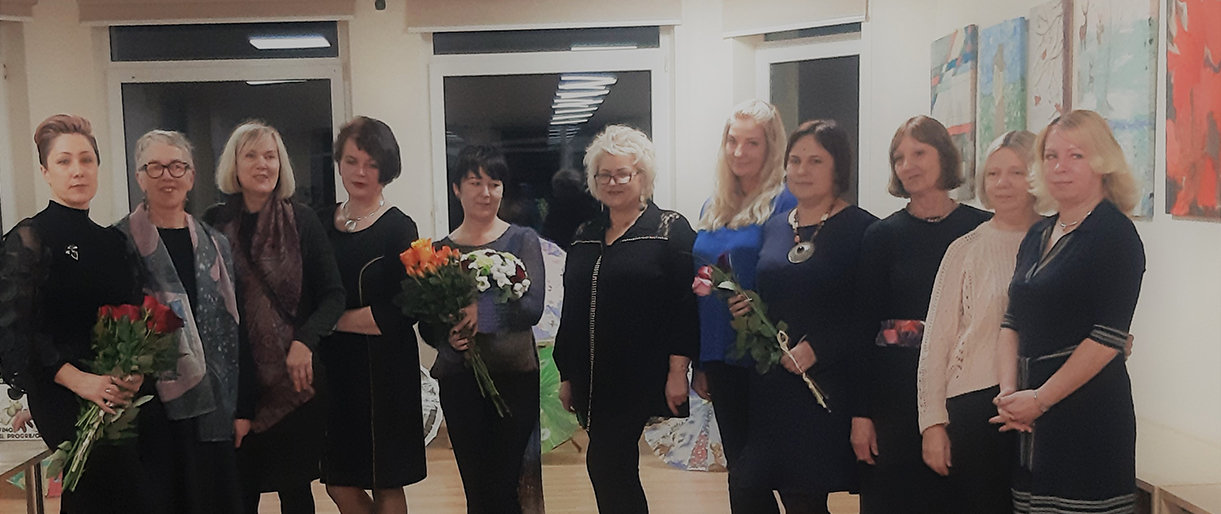 Bibliotekoje buvo pristatyta šilko klubo paroda „Spalvota žiema“