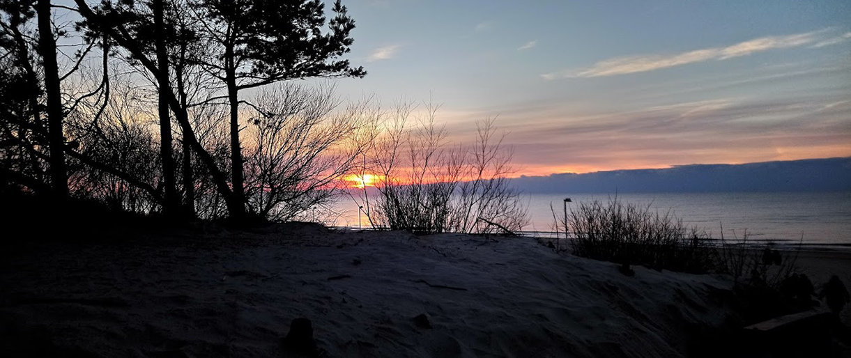 Palangos kopose apiplėštas ir sumuštas vyras