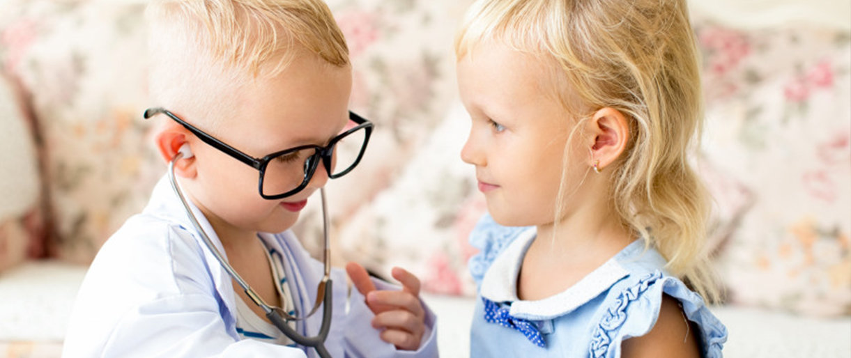 Vaikus prižiūrintys tėvai nedarbingumo pažymėjimus galės gauti atbuline tvarka