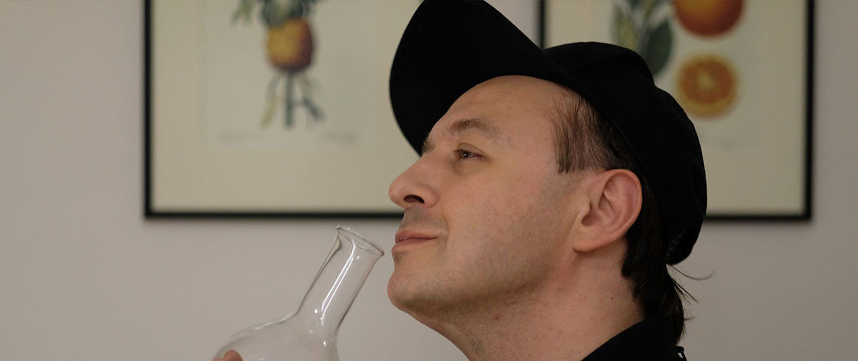 Aistis Mickevičius surengs parfumerinę paskaitą internete: „Prieš degustuojant aromatus – geriau žinoti, ką, kaip ir kodėl užuodžiate“