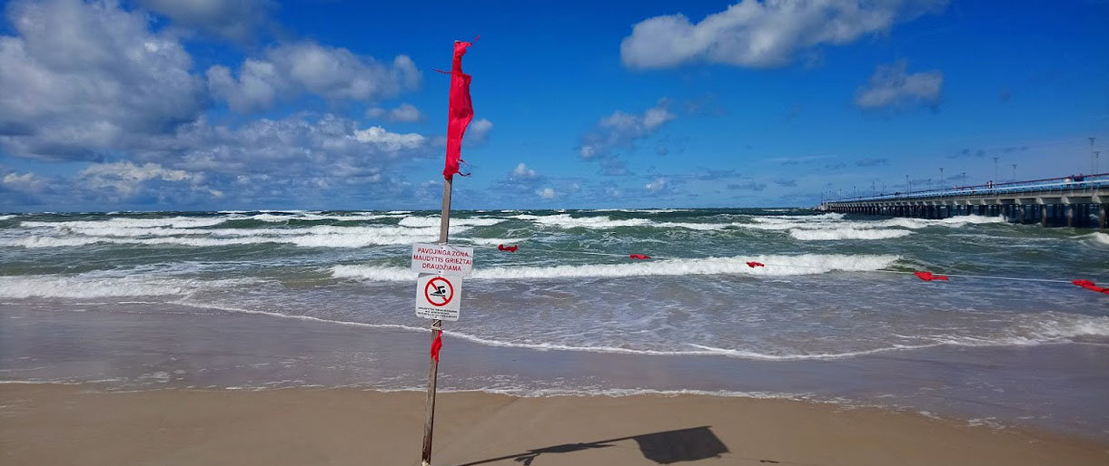 SAM rekomendacijos: degintis – su kauke, maudytis galima be jos