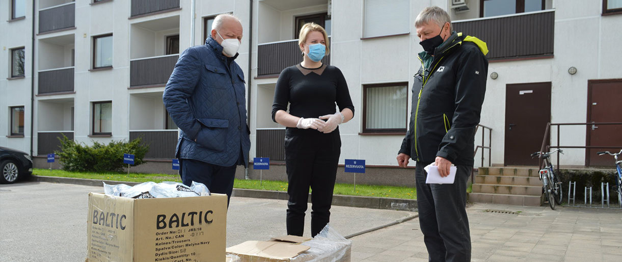 Kurorto Rotary klubo dovana palangiškiams - keletas dėžių apsaugos priemonių