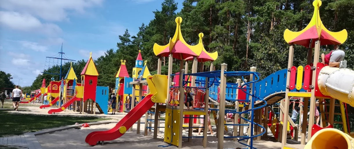Vaikų žaidimų aikštelėse vėl gali žaisti ne tik vienos šeimos vaikai