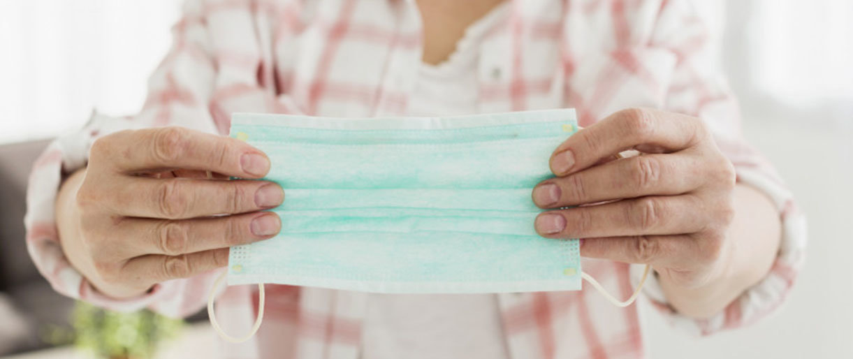 Ministerija primena, kad kai kur veido kaukės vis dar yra privalomos Ministerija primena, kad kai kur veido kaukės vis dar yra privalomos