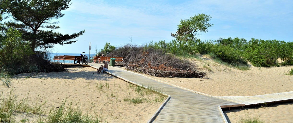 Paplūdimiuose atnaujintos neįgaliesiems skirtos apžvalgos ir poilsio aikštelės