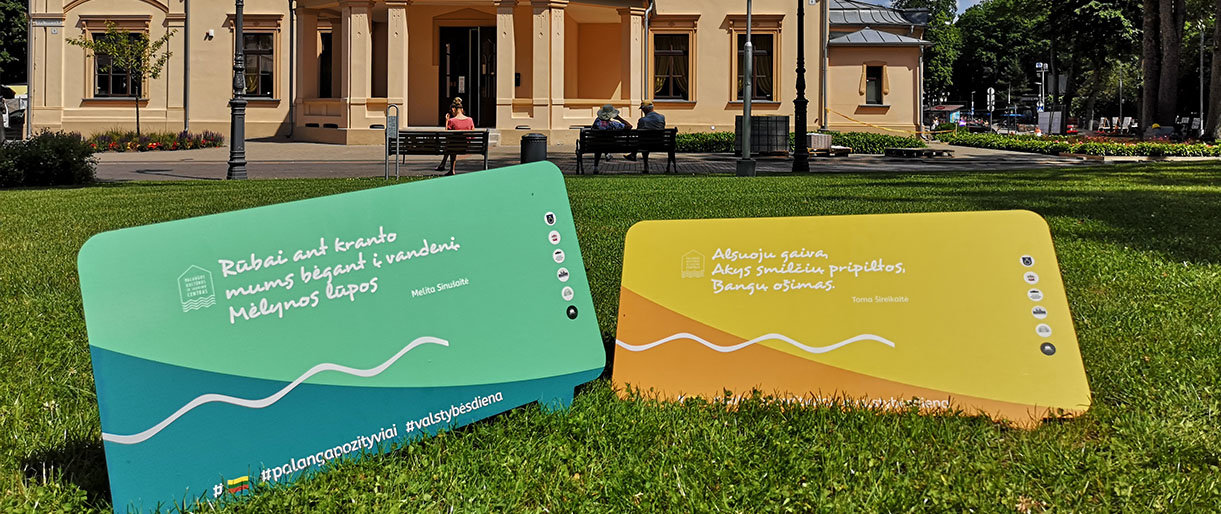 Valstybės dieną Palangoje – Tautiška giesmė, ore plazdenanti šventinė nuotaika ir jaukūs pasivaikščiojimai minčių takais