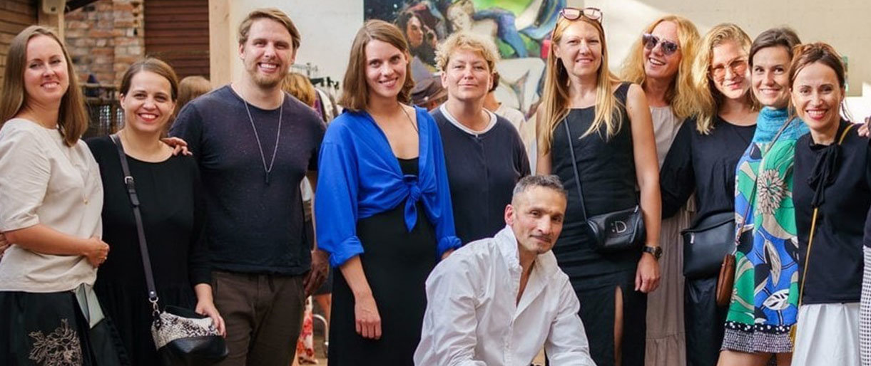 Vasariškos mados nuotaikos: ryškiausi mados kūrėjai keliasi į Palangą – savo naujienas pristatys „Designer Space“ POP-UP