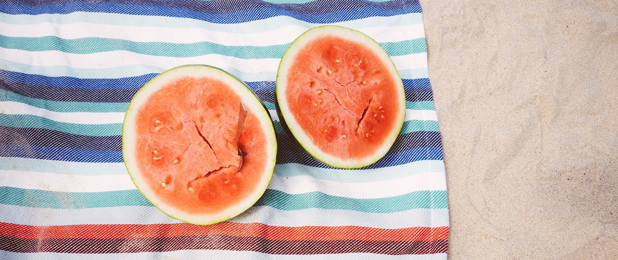 Saulės belaukiant: maisto produktai, kurie padės gražiai įdegti