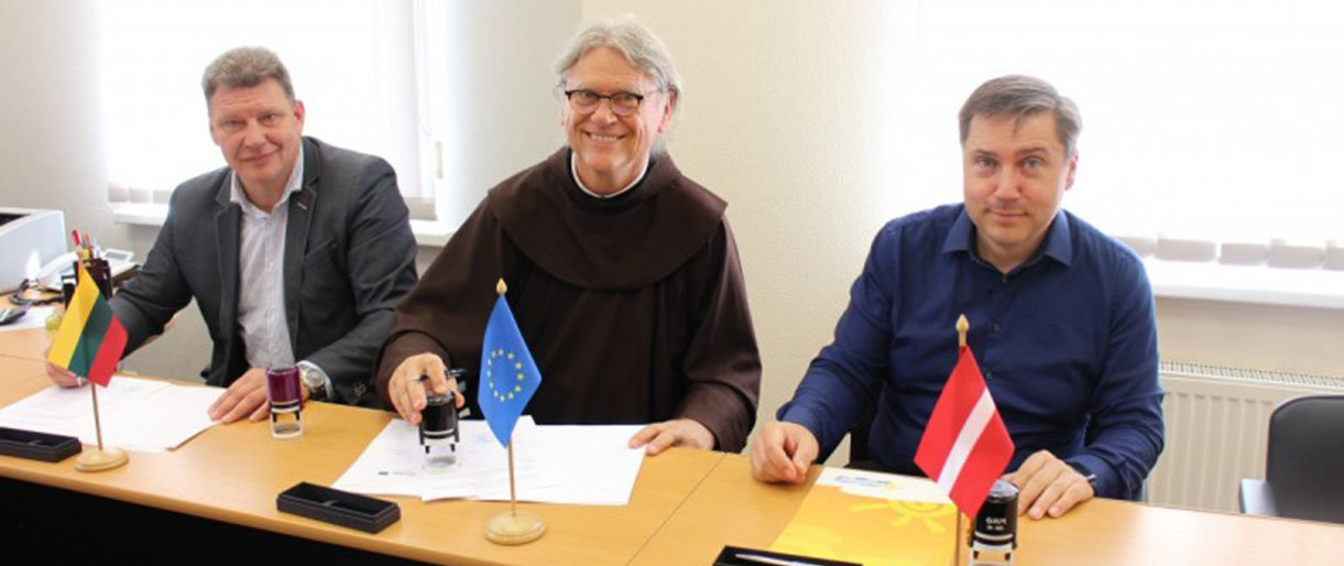 „Pušynas“ bendradarbiaus su vienuolynu Klaipėdoje ir Liepojos ligonine