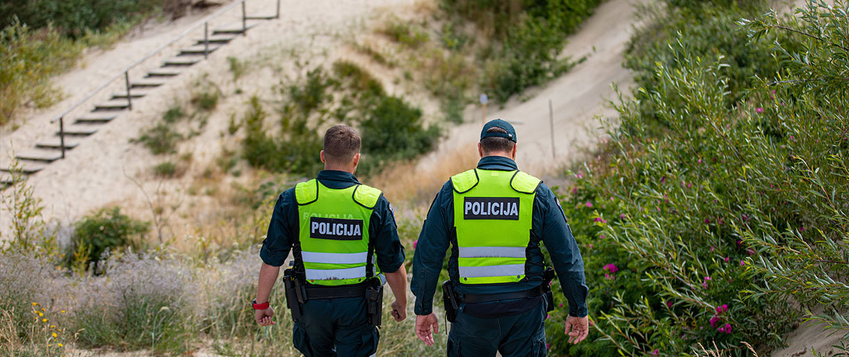 Pajūryje lytinę aistrą tenkinęs vyras atsidūrė areštinėje Pajūryje lytinę aistrą tenkinęs vyras atsidūrė areštinėje