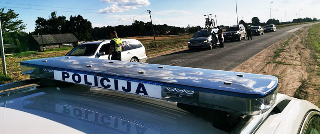 Savaitgalį padidintas policijos dėmesys saviizoliacijos ir kitiems pažeidimams