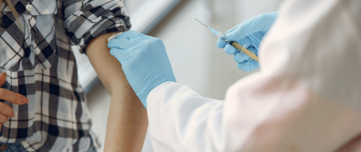 Skiepytis vaistinėse siūloma leisti jau šiemet