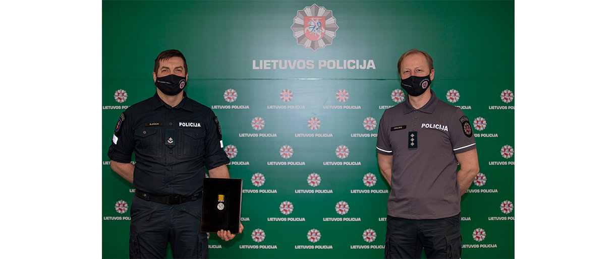 Palangos m. PK Veiklos skyriaus vyresnysis tyrėjas Darius Vambutas yra apdovanotas Sausio 13-tosios atminimo medaliu