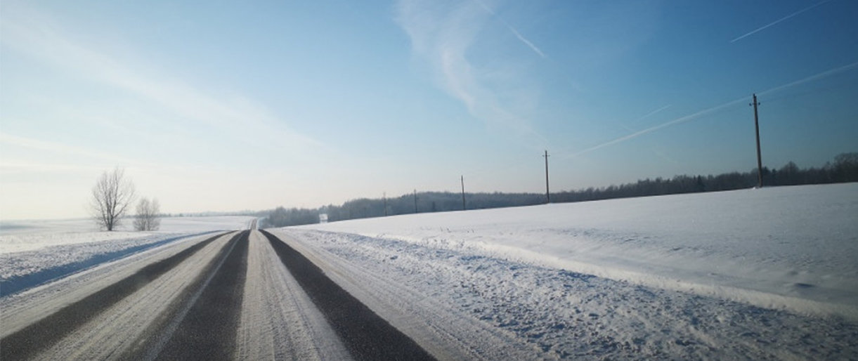 Vairavimas žiemą: svarbu atsakingai įvertinti eismo sąlygas