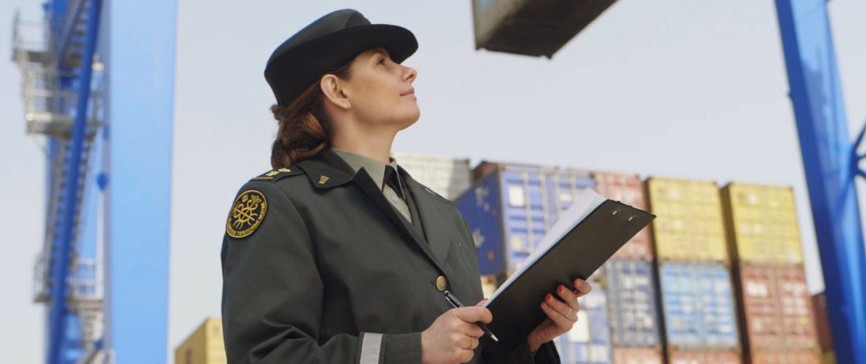 Palangiškė muitininkė Rasa Bluškė: didžiuokimės savo profesija!