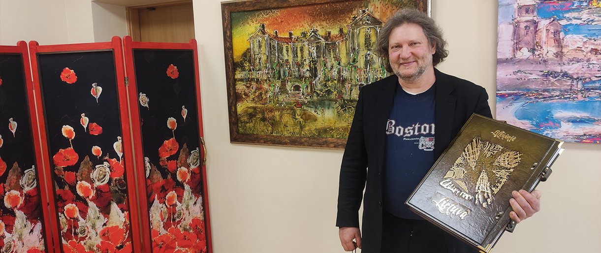 Bibliotekoje eksponuojama dailininko Vidmanto Vaitkevičiaus paroda... Bibliotekoje eksponuojama dailininko Vidmanto Vaitkevičiaus paroda „Lietuva“