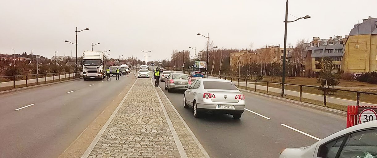 Policija atnaujino informaciją apie judėjimo ribojimus: ką reikia žinoti?