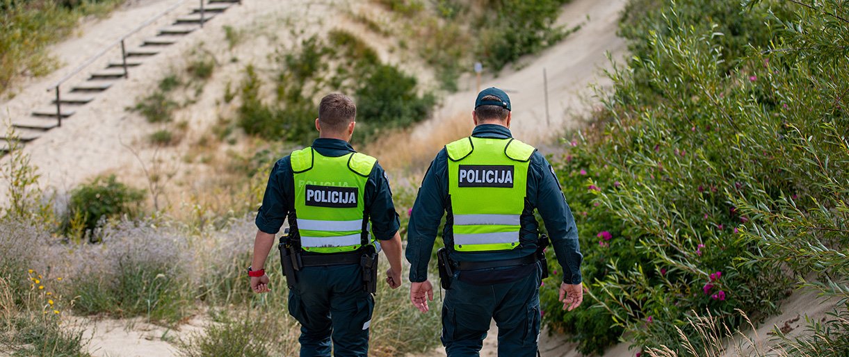 Policijos pareigūnai poilsiaujantiems paplūdimiuose primena – vertingi daiktai vilioja ilgapirščius