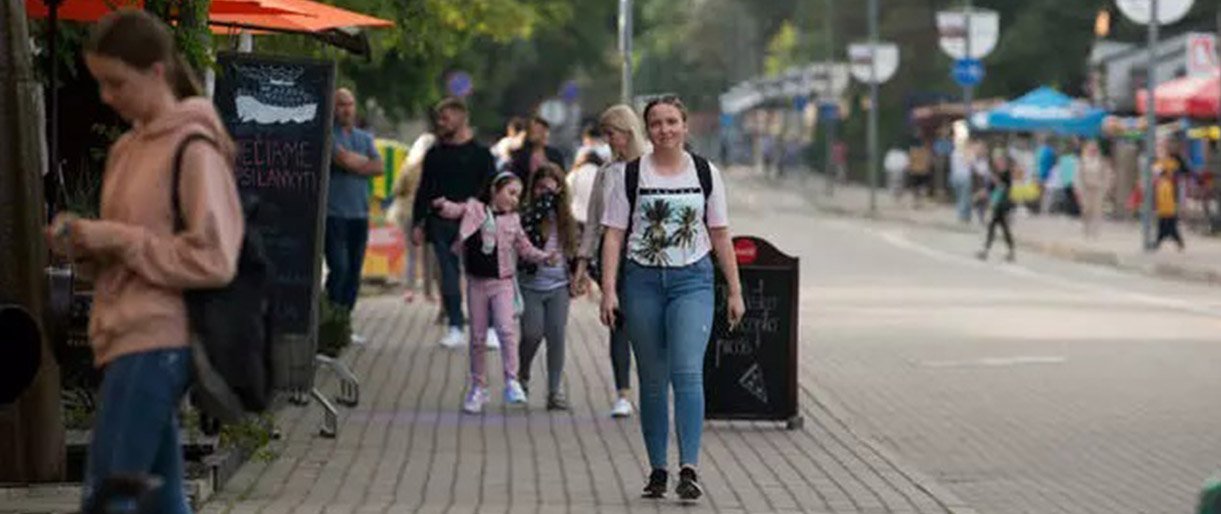 © GATVĖ. Kopų gatvė Šventojoje primena Jono Basanavičiaus gatvę Palangoje. Ji jau gerokai atgijusi. Vitos JUREVIČIENĖS nuotr.