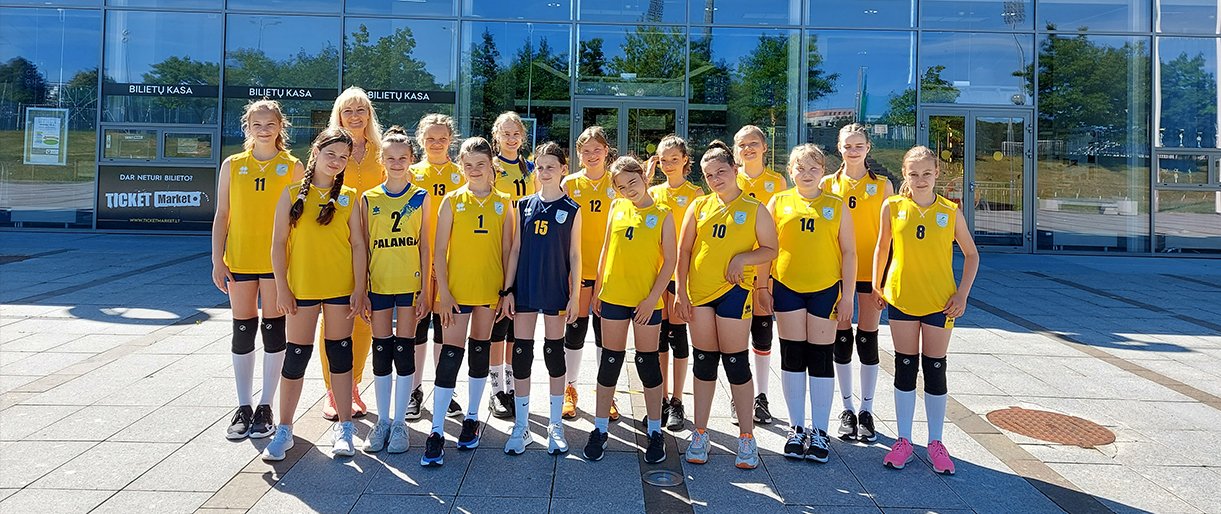 Jaunosios Palangos tinklininkės tęsia gilias šios sporto šakos tradicijas Palangoje