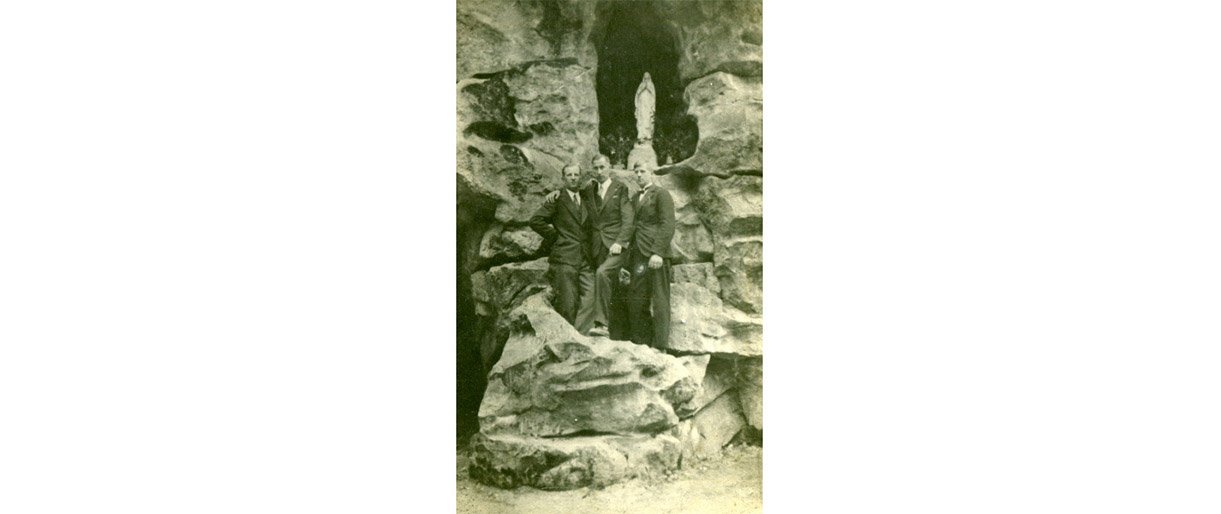 Vytautas Šidlauskas (pirmas iš kairės) su savo broliais Kostu ir Broniumi Palangoje 1938 metais